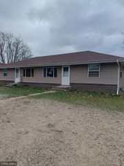 307 4th Street NW, Braham, MN 55006