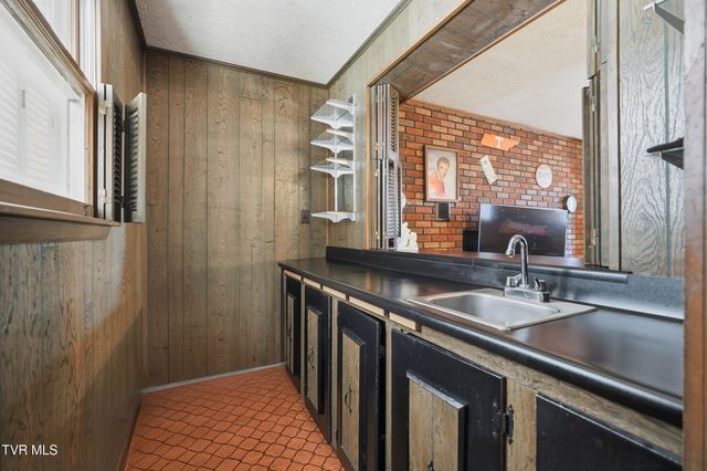 629 Old Embreeville Road, Jonesborough, TN 37659