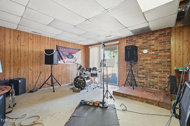 629 Old Embreeville Road, Jonesborough, TN 37659