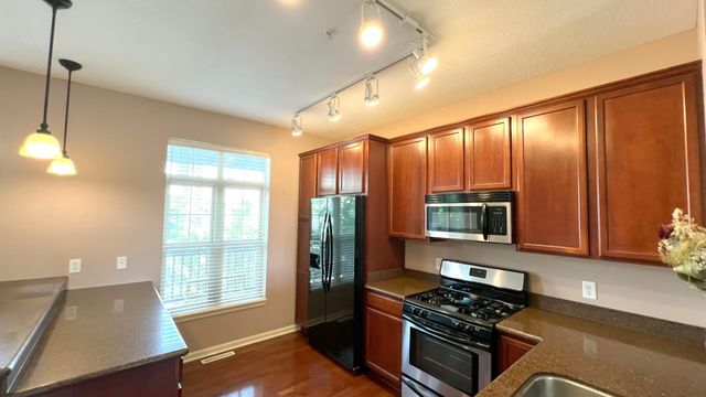 8136 Main Street N, Maple Grove, MN 55369