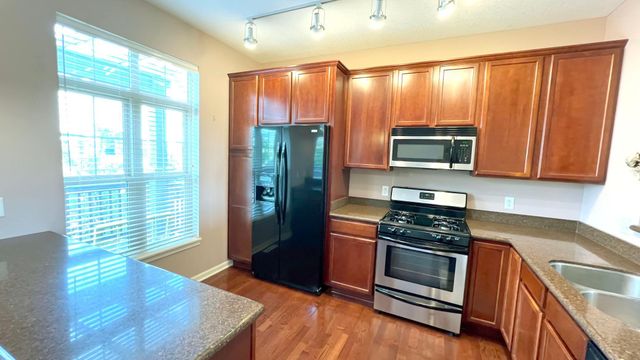 8136 Main Street N, Maple Grove, MN 55369