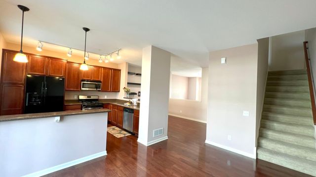 8136 Main Street N, Maple Grove, MN 55369