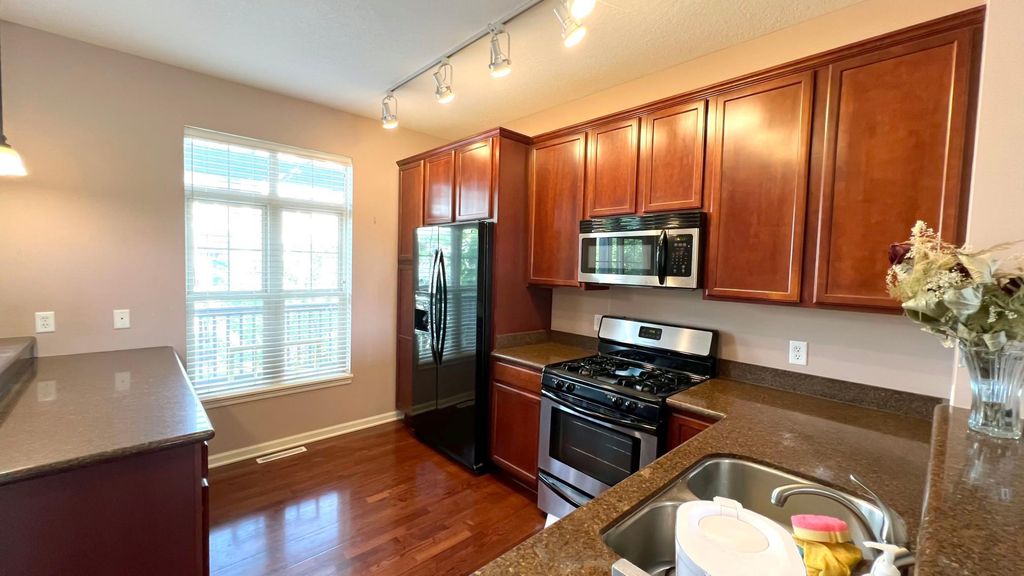 8136 Main Street N, Maple Grove, MN 55369