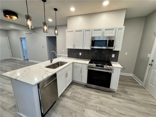 143 E Short Avenue, Independence, MO 64050