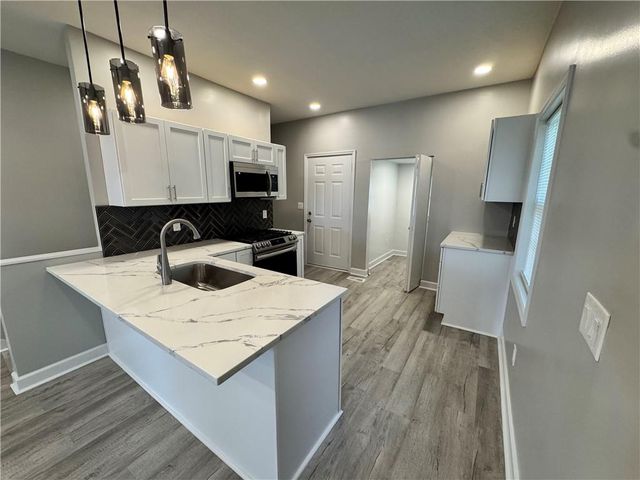 143 E Short Avenue, Independence, MO 64050