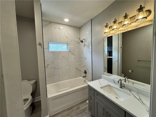 143 E Short Avenue, Independence, MO 64050