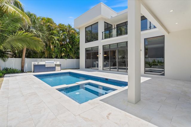 13 EASTVIEW Avenue, Delray Beach, FL 33483