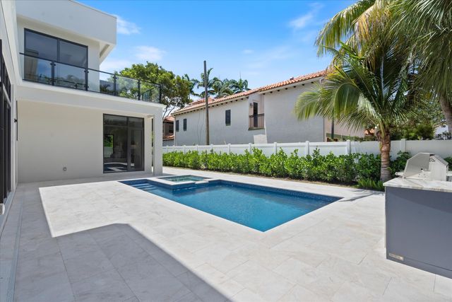 13 EASTVIEW Avenue, Delray Beach, FL 33483