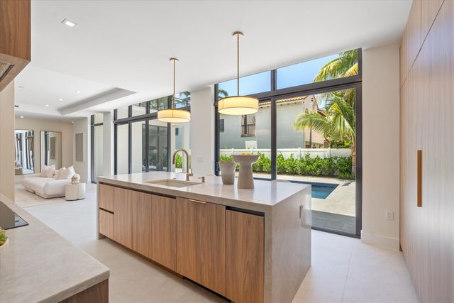 13 EASTVIEW Avenue, Delray Beach, FL 33483