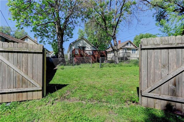 1010 N 8th Street, Leavenworth, KS 66048