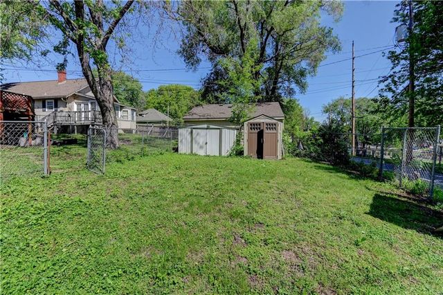 1010 N 8th Street, Leavenworth, KS 66048