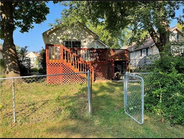 1010 N 8th Street, Leavenworth, KS 66048