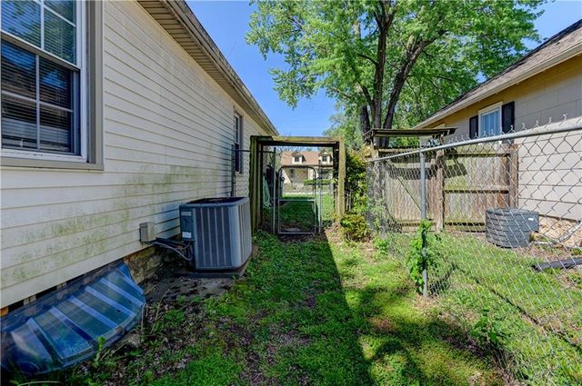 1010 N 8th Street, Leavenworth, KS 66048