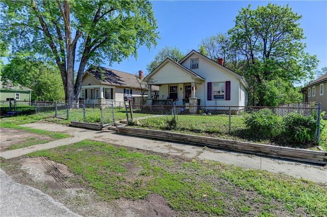 1010 N 8th Street, Leavenworth, KS 66048