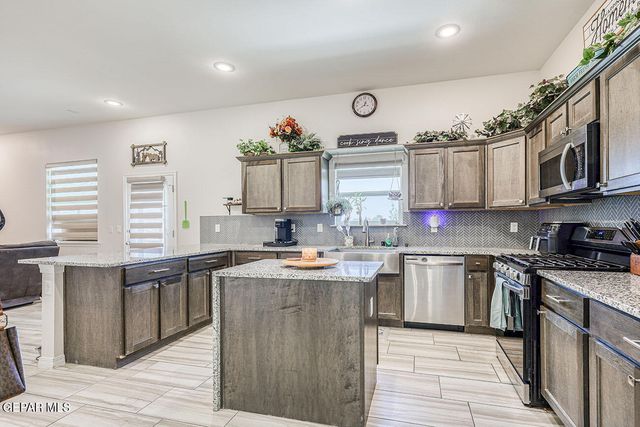 321 Fray Olguin Court, Socorro, TX 79927