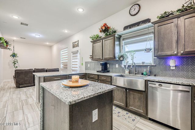 321 Fray Olguin Court, Socorro, TX 79927