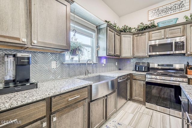 321 Fray Olguin Court, Socorro, TX 79927