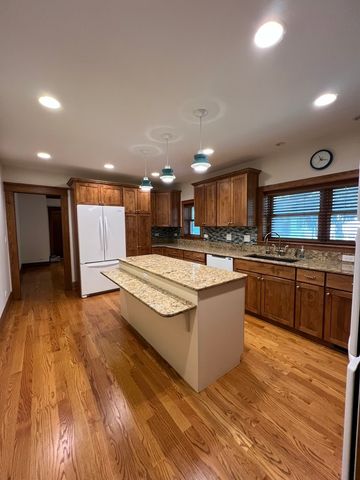 21 7th Avenue 1, La Grange, IL 60525