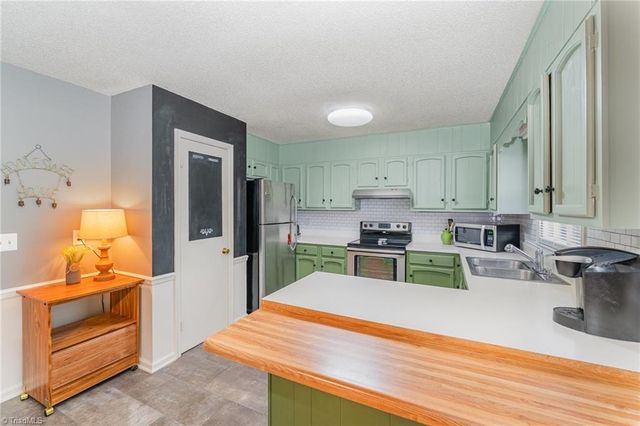 3203 Colony Drive, Jamestown, NC 27282