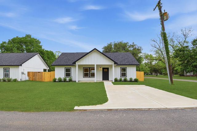 205 Spruce, Daisetta, TX 77533