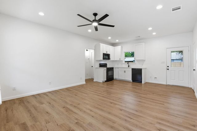205 Spruce, Daisetta, TX 77533