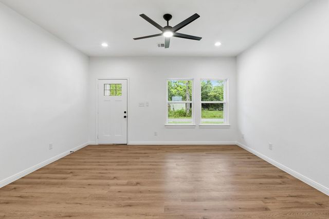 205 Spruce, Daisetta, TX 77533
