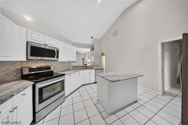 2628 White Cedar LN, Naples, FL 34109