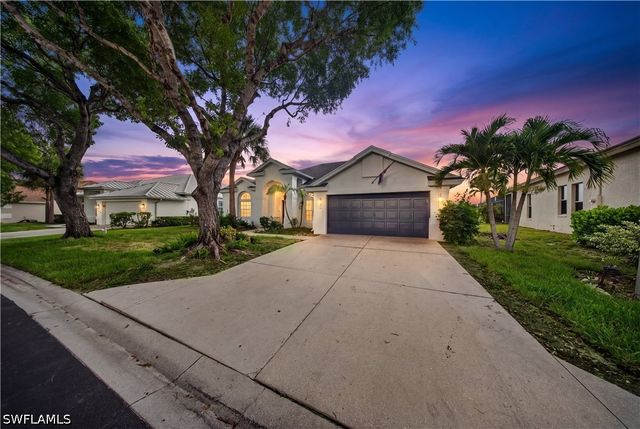 2628 White Cedar LN, Naples, FL 34109