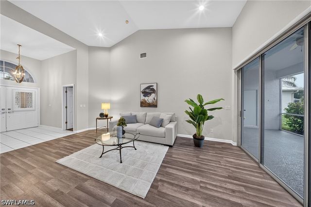 2628 White Cedar LN, Naples, FL 34109