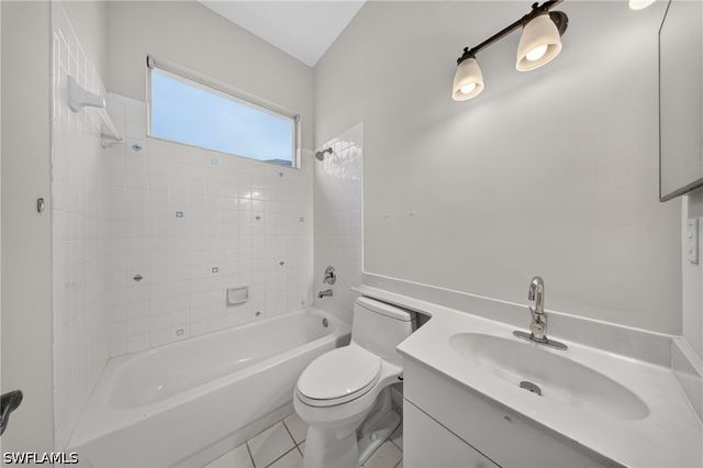 2628 White Cedar LN, Naples, FL 34109