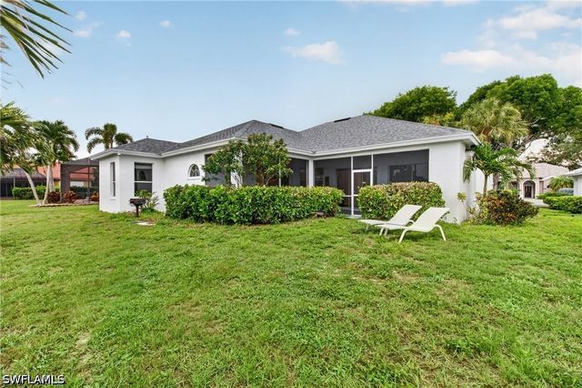 2628 White Cedar LN, Naples, FL 34109