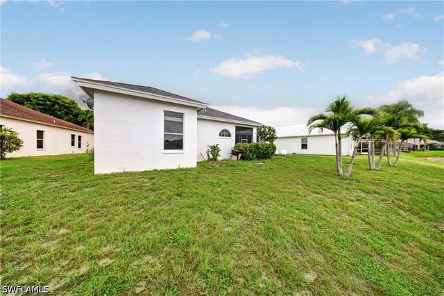 2628 White Cedar LN, Naples, FL 34109