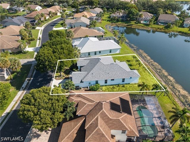 2628 White Cedar LN, Naples, FL 34109