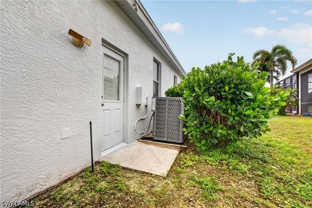 2628 White Cedar LN, Naples, FL 34109