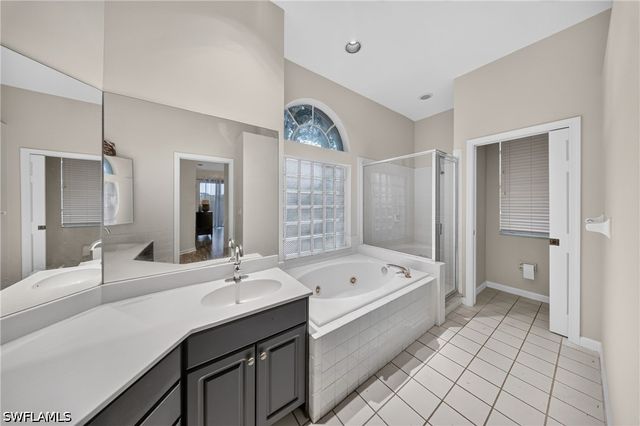 2628 White Cedar LN, Naples, FL 34109