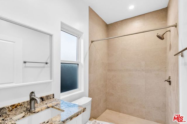 17625 Burbank Boulevard, Encino (los Angeles), CA 91316