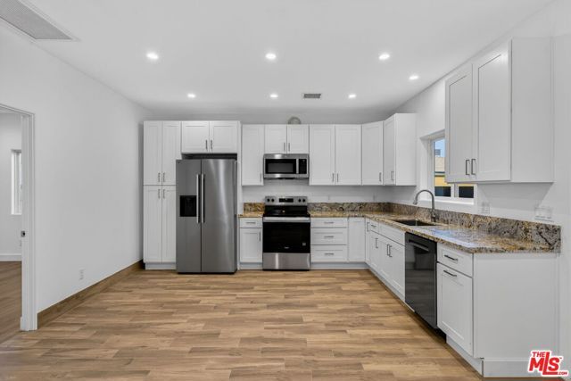 17625 Burbank Boulevard, Encino (los Angeles), CA 91316