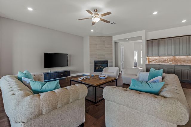 921 Trevi Fontana DR, Leander, TX 78641