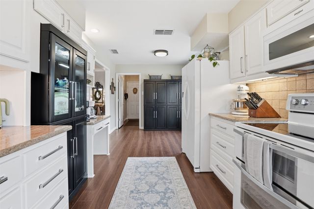 1608 Quail Hollow, Cleburne, TX 76033