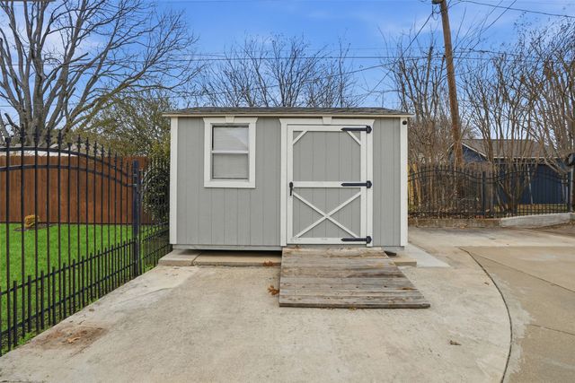 1608 Quail Hollow, Cleburne, TX 76033