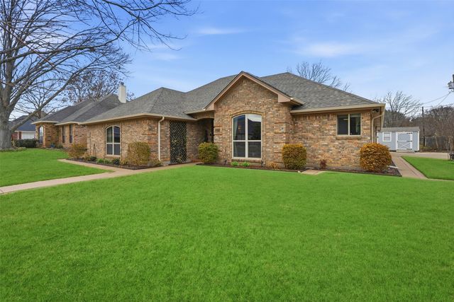 1608 Quail Hollow, Cleburne, TX 76033