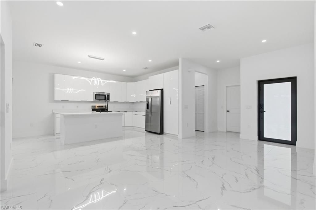 161 Blackstone DR, FORT MYERS, FL 33913 — photo 4