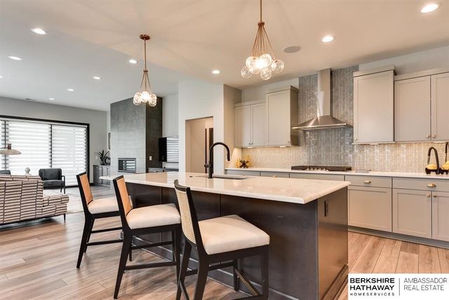 17516 Marinda Plaza, Omaha, NE 68130