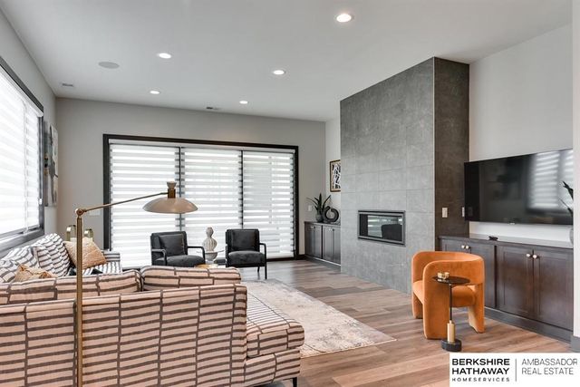 17516 Marinda Plaza, Omaha, NE 68130