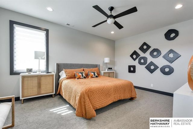 17516 Marinda Plaza, Omaha, NE 68130
