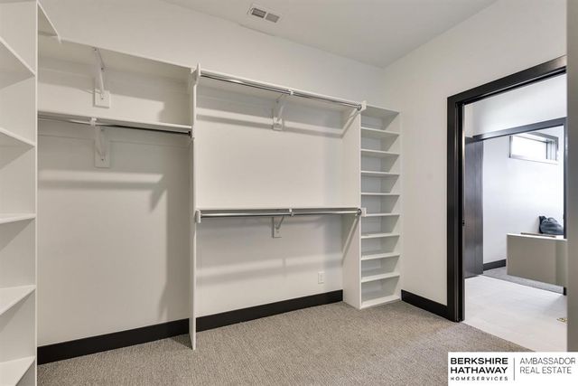 17516 Marinda Plaza, Omaha, NE 68130