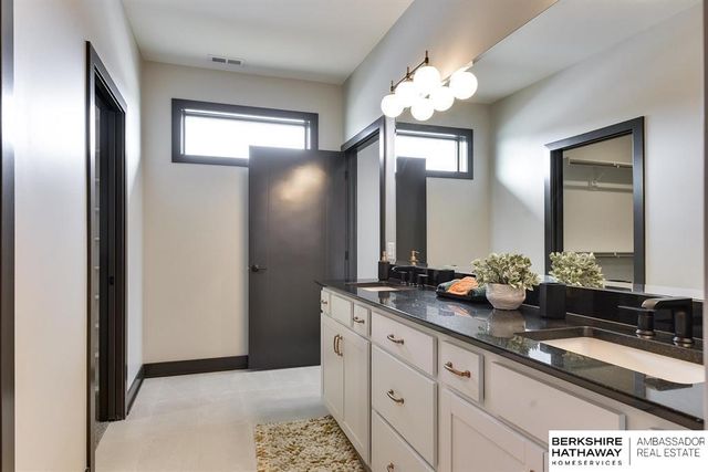17516 Marinda Plaza, Omaha, NE 68130