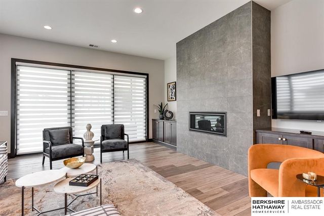17516 Marinda Plaza, Omaha, NE 68130