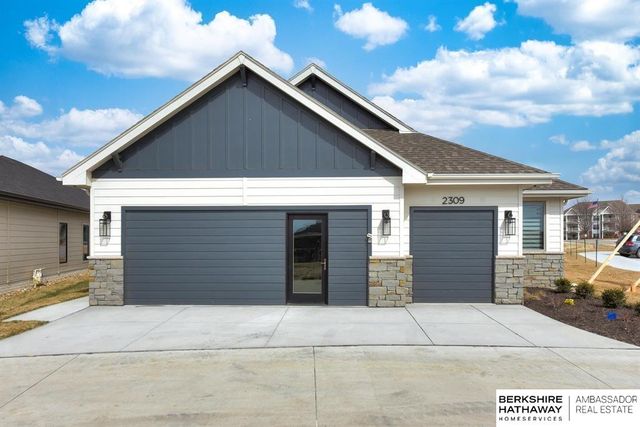 17516 Marinda Plaza, Omaha, NE 68130