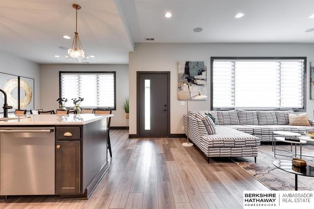 17516 Marinda Plaza, Omaha, NE 68130